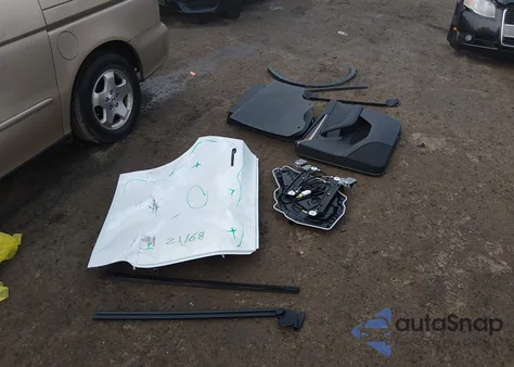 2023 Tesla Model Y Awd/Long Range Dual Motor All-Wheel Drive z USA, uszkodzony, nr VIN 7SAYGDEE9PF898056